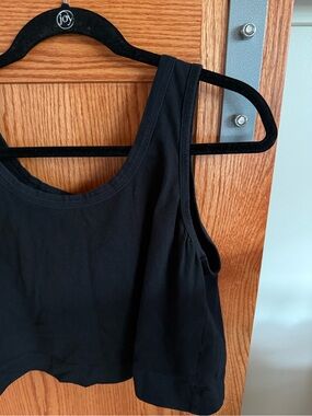 Black Women’s Old Navy Crop Tank Top